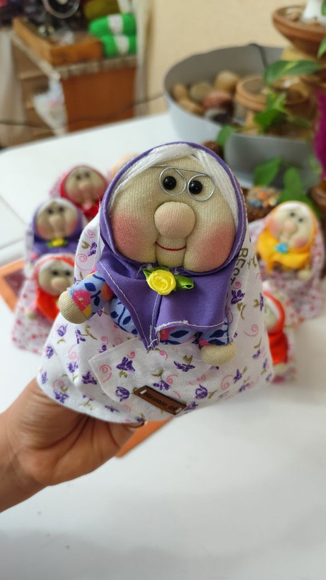 عروسک پارچهای ننهجون ۱۵ سانتی با چادر | دستدوز سنتی و خاص