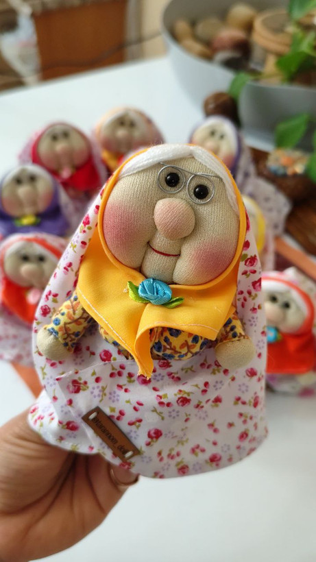 عروسک پارچهای ننهجون ۱۵ سانتی با چادر | دستدوز سنتی و خاص