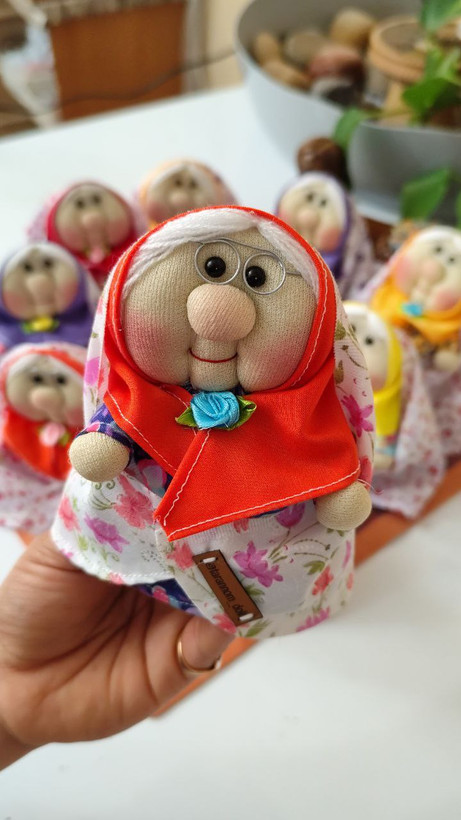 عروسک پارچهای ننهجون ۱۵ سانتی با چادر | دستدوز سنتی و خاص