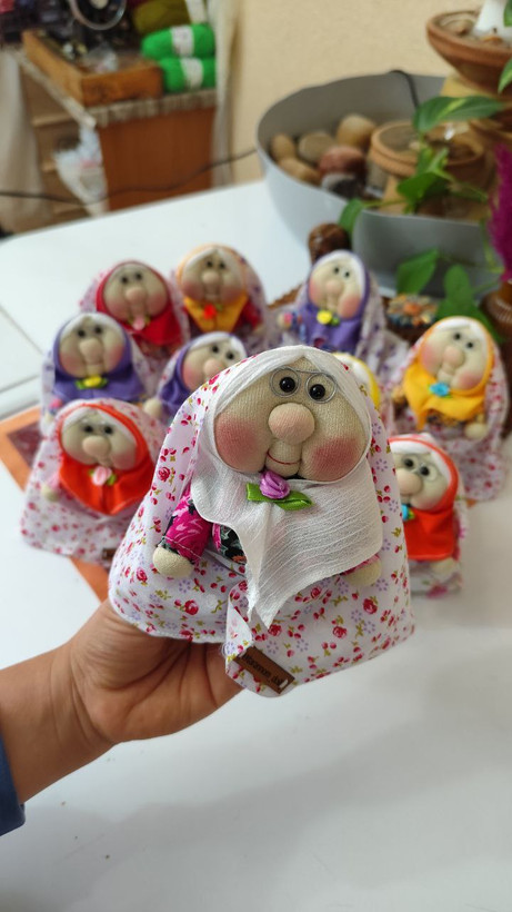 عروسک پارچهای ننهجون ۱۵ سانتی با چادر | دستدوز سنتی و خاص