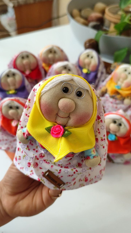 عروسک پارچهای ننهجون ۱۵ سانتی با چادر | دستدوز سنتی و خاص