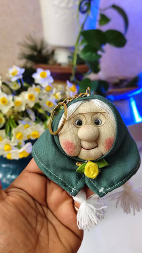 پاسوییچی سر ننهجون دستدوز | آویز کلیدی پارچهای سنتی