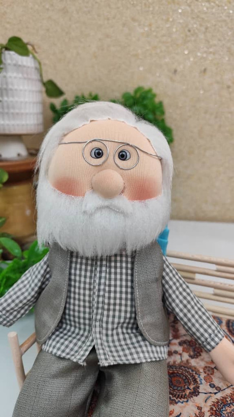 عروسک پارچهای آقاجون دستدوز ۳۵ سانتی | با جلیقه سنتی