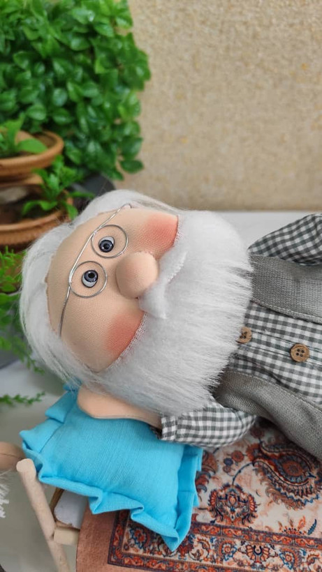 عروسک پارچهای آقاجون دستدوز ۳۵ سانتی | با جلیقه سنتی