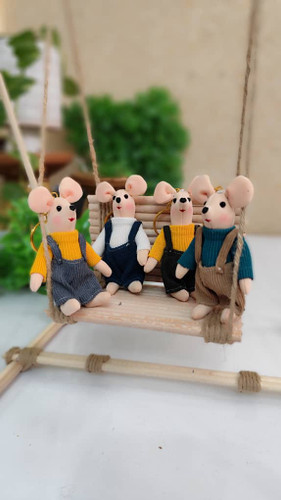 عروسک پارچهای موش پاسوییچی، یک یادگاری بامزه و دستدوز با قد ۱۰ سانتیمتره