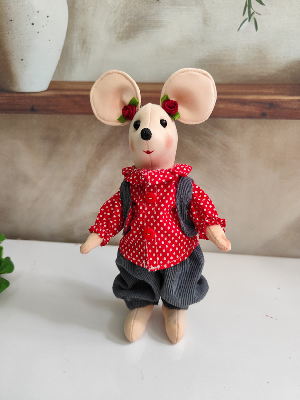 عروسک پارچهای موش مادر دستدوز ۲۵ سانتی | با دست و پای متحرک و جلیقه رنگی