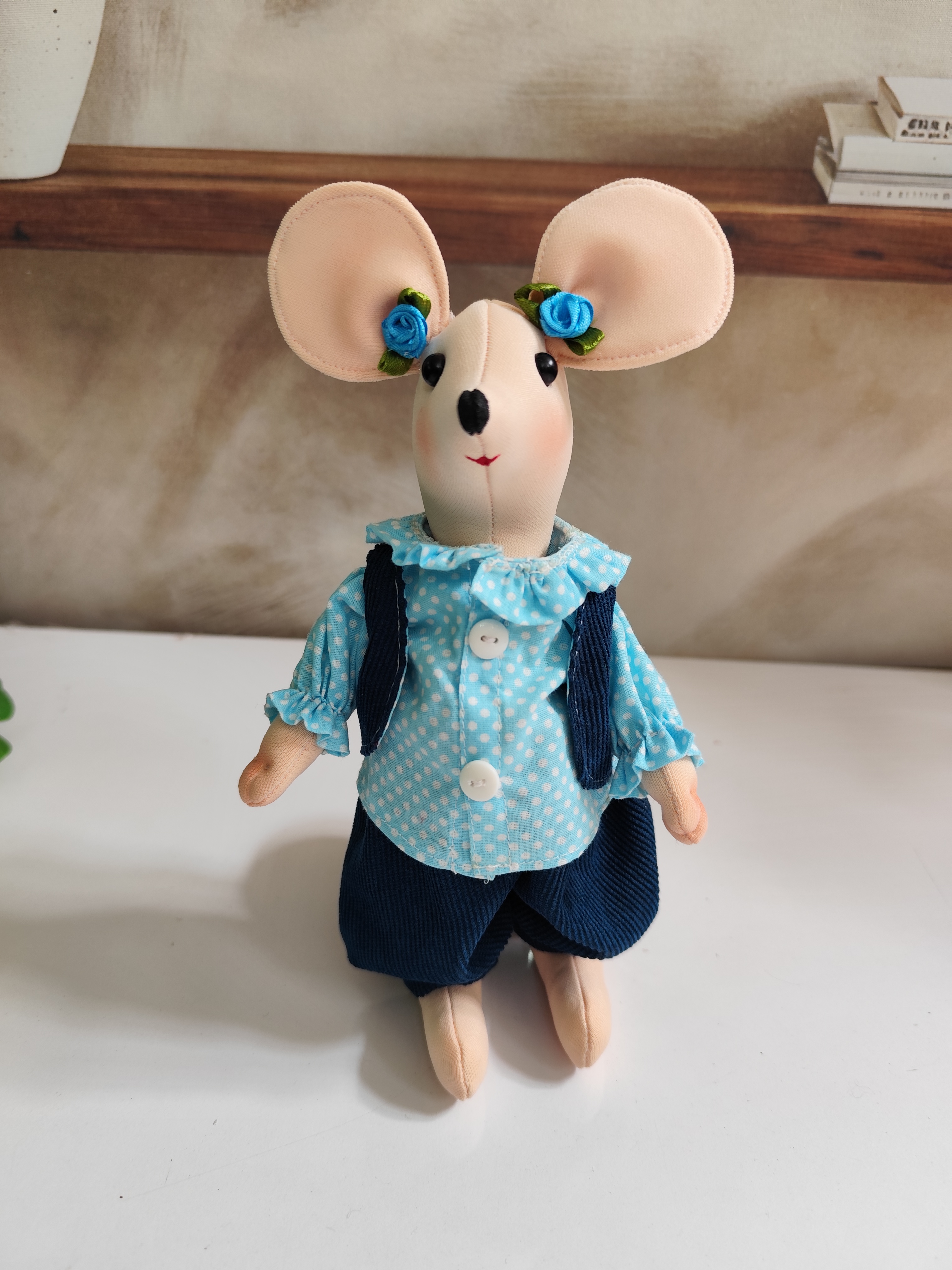 عروسک پارچهای موش مادر دستدوز ۲۵ سانتی | با دست و پای متحرک و جلیقه رنگی