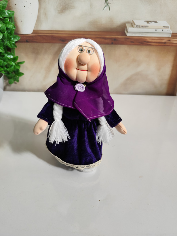 عروسک پارچهای ننهجون | دستدوز با لباس مخمل